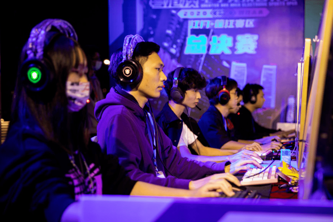 高层更迭频 高层更迭频